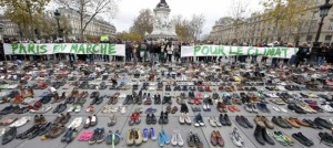 scarpe a place de la republique parigi per la marcia negata per ambiente