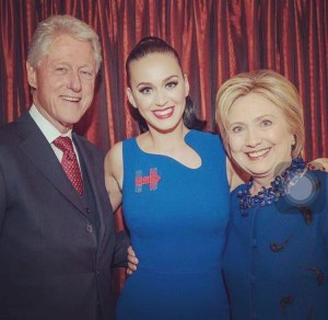 Katy Perry sostiene hilary clinton foto social